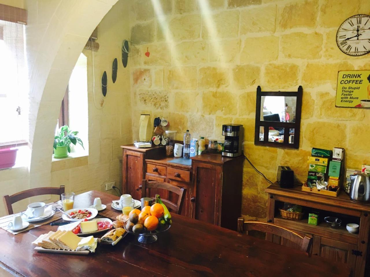 The Travellers Inn Gozo Victoria Esterno foto