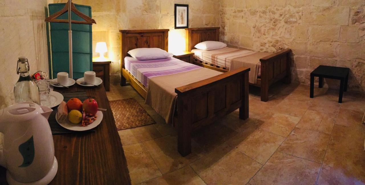 The Travellers Inn Gozo Victoria Esterno foto