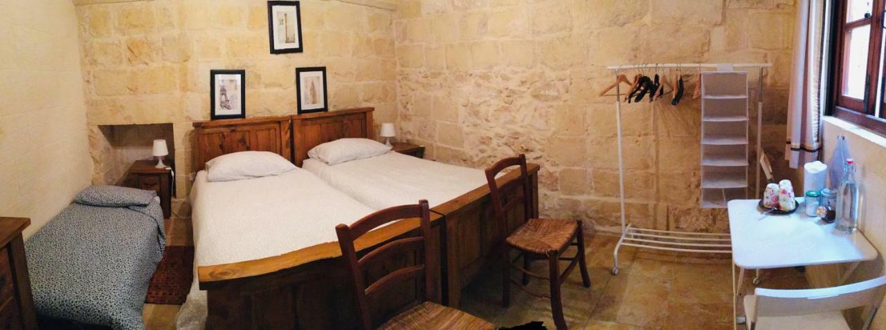 The Travellers Inn Gozo Victoria Esterno foto