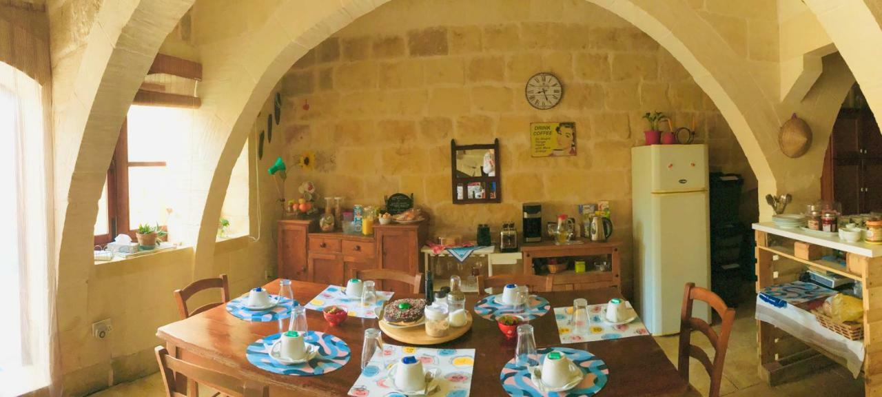 The Travellers Inn Gozo Victoria Esterno foto